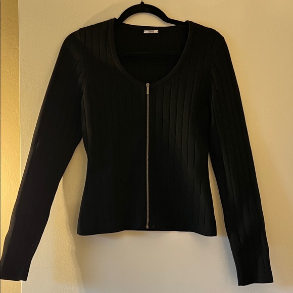 Wilford Ribbed Zip-Up Sweater Top in Black - S